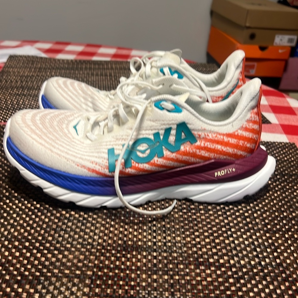 Hoka march th5